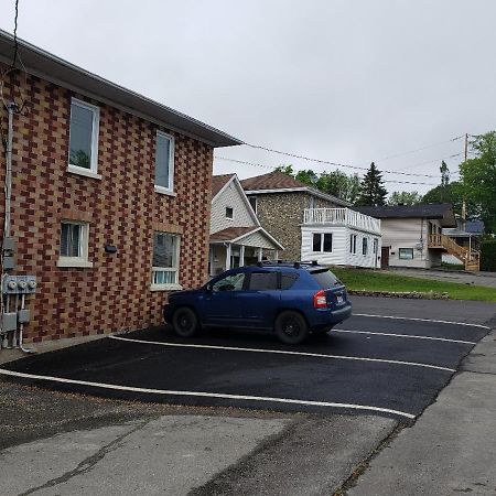 Downtown Apartment Next To Highway Netflix+Wifi Edmundston Exteriér fotografie