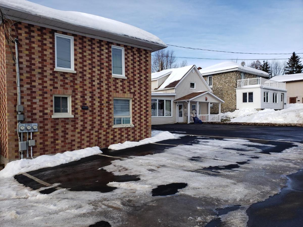 Downtown Apartment Next To Highway Netflix+Wifi Edmundston Exteriér fotografie